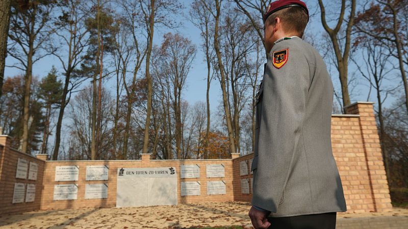 „Das ist eine Schweinerei“: Kein Rückhalt für Bundeswehr in Politik – Chaotische Auslandseinsätze fordern Menschenleben
