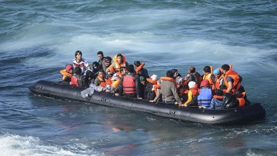 Spanien: Mehr als 260 Bootsflüchtlinge vor Küste aufgesammelt – Zahl der Neuankömmlinge fast verdreifacht