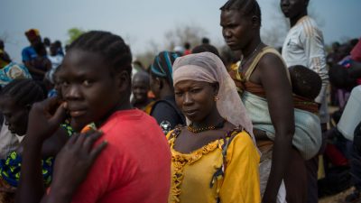 Gabriel besucht Flüchtlingslager in Uganda – Deutschland stellt 60 Millionen Euro Hilfe bereit