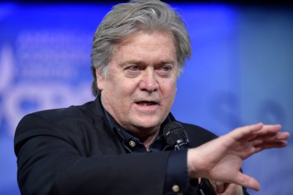 Stephen Bannon will mit Breitbart Trumps Gegner „fertigmachen“ – O-Ton