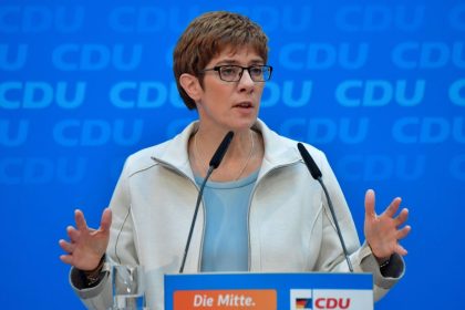 Kramp-Karrenbauer will junge Kriminelle nur abschieben, wenn Betreuung im Heimatland gegeben ist