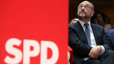 Schulz kritisiert Merkels Schweigen: Kein Wort über „marode Schulen, Flüchtlingselend, Steuerflucht und Bankenkrise“