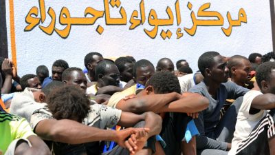Merkel verlangt besseren Schutz von Flüchtlingen in Libyen