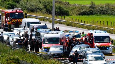 Auto-Attacke in Frankreich: „Terroristisch motivierte Mordversuche“ gingen offenbar von Algerier aus
