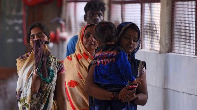 Mehr als 60 Kinder im indischen Krankenhaus gestorben – Sind Sauerstoffmangel oder Hirnentzündungen der Grund?