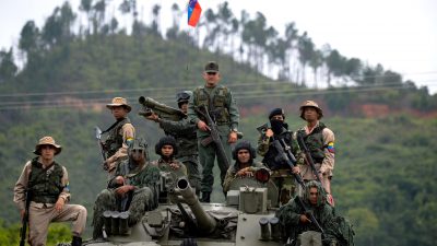 Venezuela „mit Panzern, Flugzeugen, Raketen“ verteidigen: Staatschef Maduro ordnet nationale Militärübung an