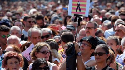 „Wir haben keine Angst!“: Tausende versammeln sich nahe dem Anschlagsort in Barcelona