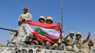 Libanon: Streitkräfte erobern IS-Stellungen und hissen spanische Flagge für Terroropfer
