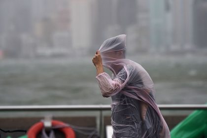 Taifun “Hato”: Zahl der Todesopfer steigt auf mindestens zwölf – Über hundert Verletze