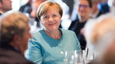 Migration eindämmen: Merkel fordert engere Zusammenarbeit mit Afrika