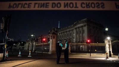 Mann nach Angriff auf Polizisten vor Buckingham-Palast festgenommen – Zwei Verletzte