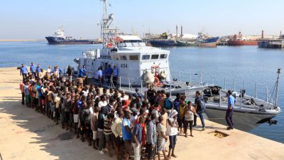 Libysche Küstenwache rettet mehr als 260 Flüchtlinge im Mittelmeer