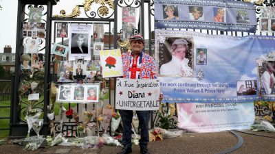 Briten erinnern mit Blumen und Kerzen an 20. Todestag von Lady Di
