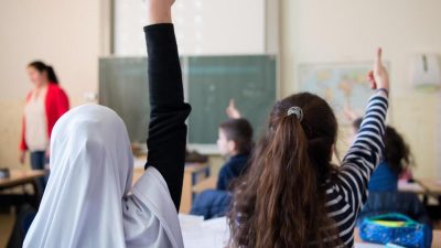Besorgter Lehrer aus NRW: Versachlichung der Migrationsthemen dringend – 10 konkrete Fragen