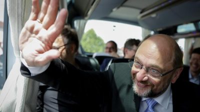 Schulz tourt durch Ostdeutschland