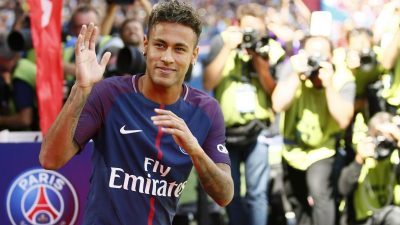 Neymar vor Debüt bei Paris Saint-Germain