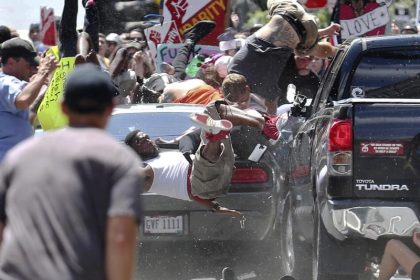 Medienwirbel um tödliche US-Demo mit Auto-Attacke – Ein abgekartetes Spiel?