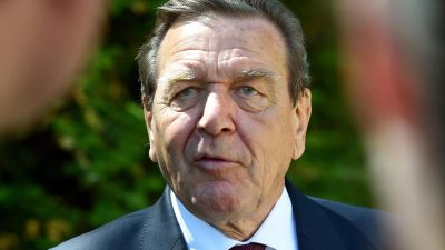 Schröder: Deutsche wollen gute Russland-Beziehungen – und „meine Rosneft-Ambitionen schaden SPD nicht“