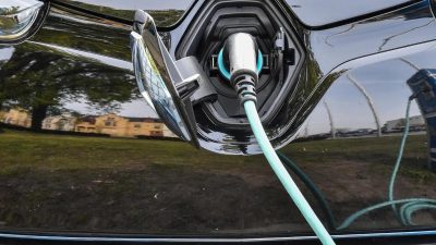 Hofreiter will Ausstieg aus Verbrennungsmotor gesetzlich festlegen – ab 2030 nur noch abgasfreie Autos