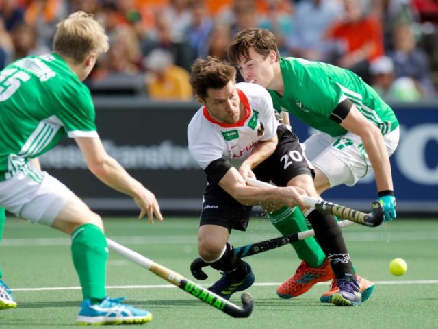 Martin Zwicker (M) und Co. kamen gegen Irland nur zu einem 1:1. Foto: Frank Uijlenbroek/dpa