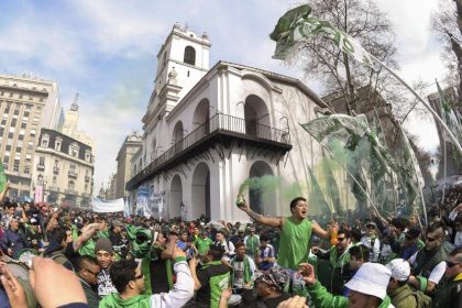 Ein Kredit von 56 Milliarden Dollar geht an Argentinien