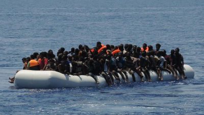 Libysche Marine meldet 63 Vermisste nach Untergang von Schlauchboot – Italien will Schnellboote zur Verfügung stellen