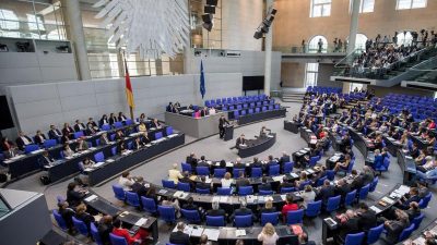 Kanzlerin Merkel im Bundestag: Rede zur Situation in Deutschland