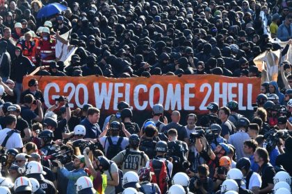 Drohung im Internet: Berliner Linksextreme stellen Fotos von Polizisten ins Netz