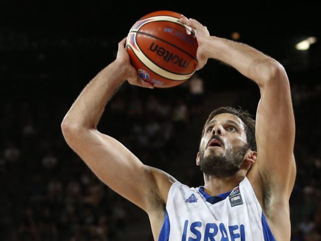 Als erster Israeli in der NBA werden beim EM-Gastgeber große Erwartungen in Omri Casspi gesetzt. Foto: Sebastien Nogier/dpa