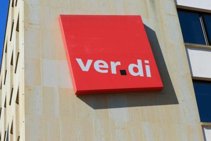 Journalisten bei Tageszeitungen stimmen für unbefristete Streiks