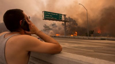 Riesiger Waldbrand treibt hunderte Menschen bei Los Angeles in die Flucht