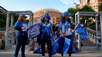 Zehntausende demonstrieren in London gegen den Brexit + Video