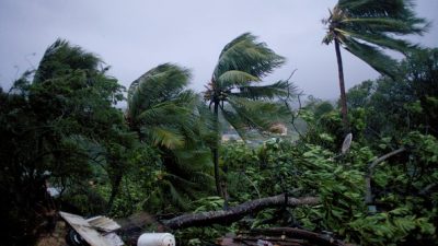 Tropensturm „Lane“ sorgt auf Hawaii weiter für starken Regen