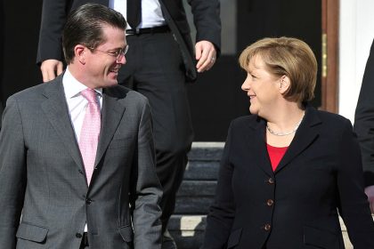 Merkel begrüßt Comeback von zu Guttenberg: “Finde es gut, dass er im Wahlkampf auftritt”