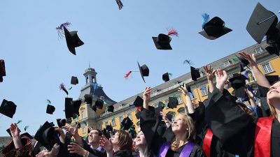 Zahl der Hochschulabsolventen um zwei Prozent gestiegen