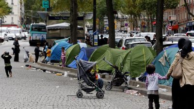 Französische Behörden räumen wildes Flüchtlingscamp am Ärmelkanal