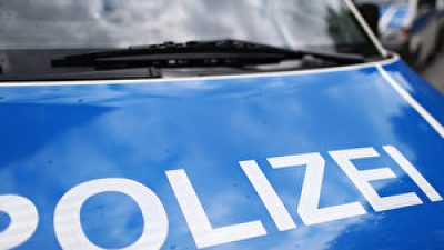Bub (2) weinte panisch – Polizei in Bayern befreit Zweijährigen aus überhitztem Auto