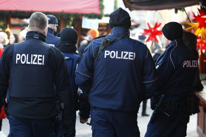 Berlin schafft Datenbank für „rechte“ Polizei-Vorfälle – SPD-Politiker droht Beamten auf Twitter