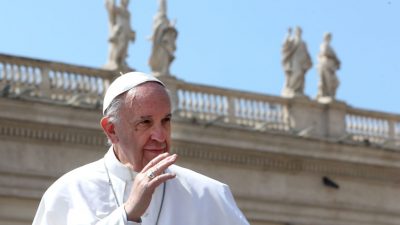 Papst spricht 35 Gläubige heilig