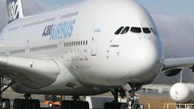 Riesen-Airbus A380 muss nach Triebwerkschaden im Osten Kanadas notlanden