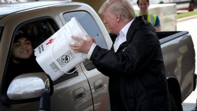 US-Präsident Trump besucht erneut Überschwemmungsgebiete – trifft Flutopfer und spendet Trost und Umarmungen