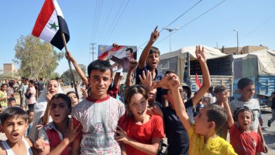 Syrische Armee befreit Teile von Deir Essor von IS-Terroristen – Menschen erstmals seit Jahren mit Hilfsgütern beliefert
