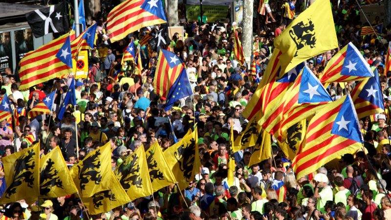 „Adéu Espanya“: Hunderttausende Katalanen demonstrieren für Unabhängigkeit von Spanien