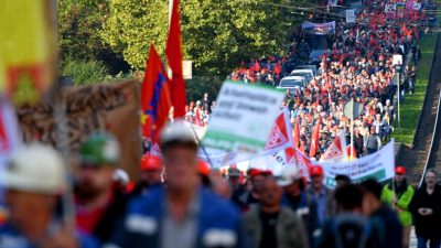 7.500 Menschen demonstrieren gegen Stahlfusion zwischen ThyssenKrupp und Tata
