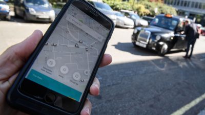 Hunderttausende Uber-Nutzer protestieren gegen Lizenzentzug für Fahrdienst in London