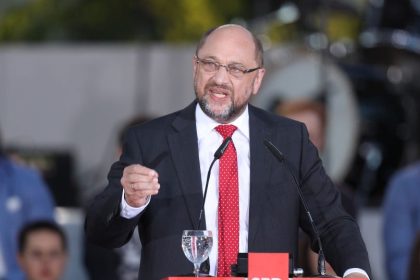 Schulz warnt vor “vier weiteren Jahren Lethargie” bei Merkel-Wiederwahl