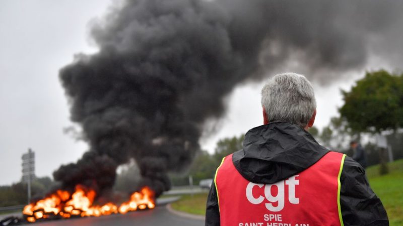 Französiche Lkw-Fahrer protestieren gegen Arbeitsmarktreform – Blockieren Autobahn und Treibstoffdepots