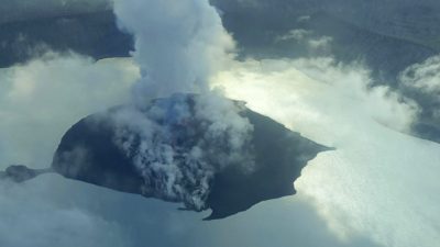 Vulkanausbruch auf Pazifikinsel: 11.000 Menschen müssen evakuiert werden