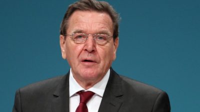 Merkel: Schröders geplantes Engagement für Rosneft „bedauerlich“