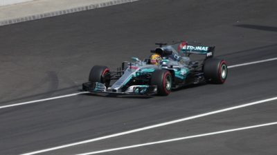 Formel 1: Hamilton gewinnt nach Chaos-Start in Singapur